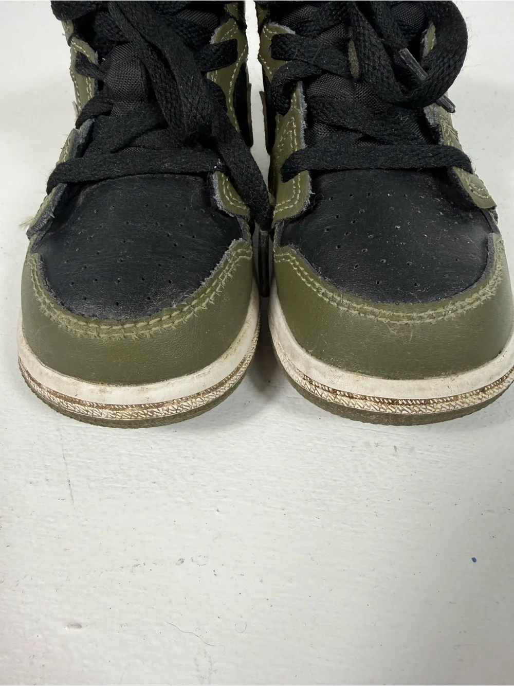Nike Toddler Green and Black High-Top Sneakers with White Swoosh 8C